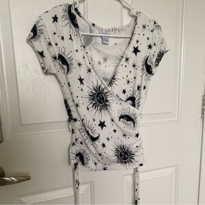 Rue21 White and Black Celestial Wrap Top